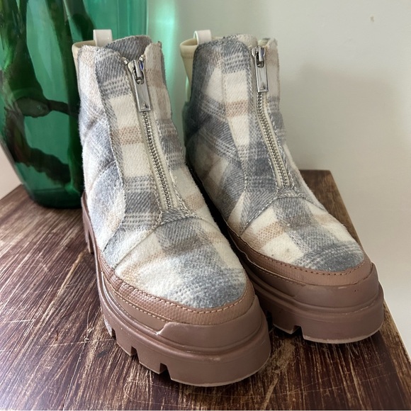Aldo Plaid Zip-Up Ankle Boots size 7 - Picture 1 of 8